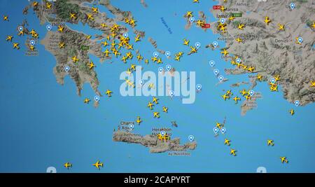 Traffico aereo sulla Grecia, (08 agosto 2020, UTC 09.08), su Internet con il sito Flightradar 24, durante il Coronavirus Pandemic Foto Stock