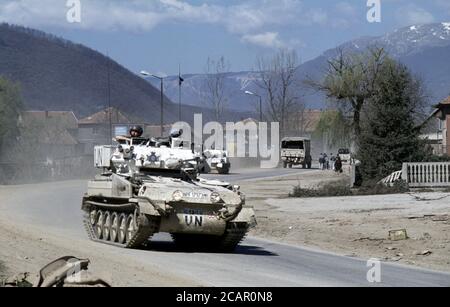 30 marzo 1994 durante la guerra in Bosnia: L'esercito britannico FV107 scimitars del reggimento dei Dragoni leggeri sulla pattuglia appena ad est della base britannica a Bila, vicino Vitez. Foto Stock