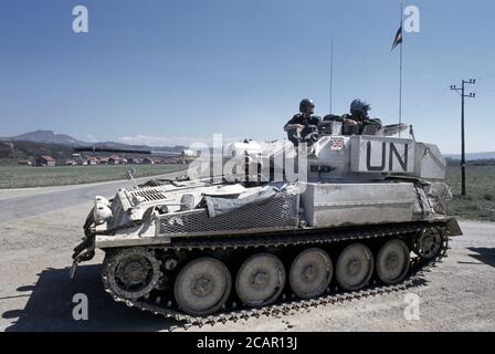 30 marzo 1994 durante la guerra in Bosnia: Un esercito britannico FV107 Scimitar del Regiment Dragoni di luce parcheggiato appena ad est della base britannica a Bila, vicino Vitez. Foto Stock