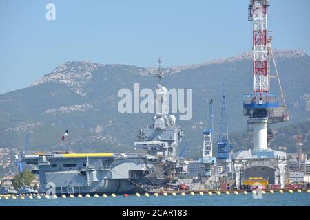 Portaerei Charles de Gaulle al molo di Tolone Foto Stock