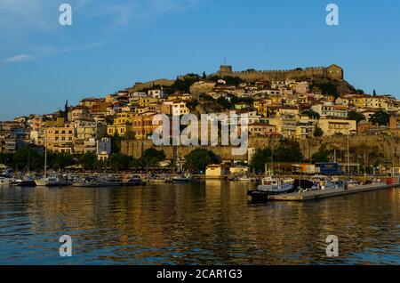 Vista generale del castello che domina il paesaggio urbano di Kavala Grecia - Foto: Geopix / Alamy Stock Foto Foto Stock