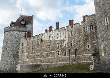 Windsor, Regno Unito. 16 luglio 2020. La Torre del Curfew del Castello di Windsor e' raffigurata durante una passeggiata con serratura COVID-19. Foto: © Mark Kerrison Foto Stock