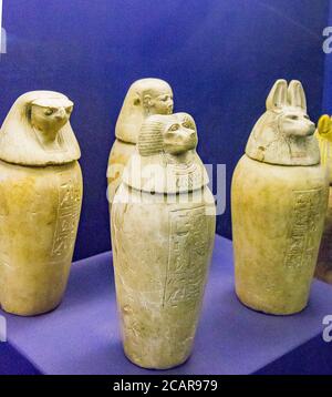 Egitto, Cairo, Museo Egizio, gioielli trovati nella necropoli reale di Tanis: Vasi canopici del principe Hornakht. Foto Stock