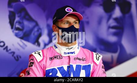 Nico Hulkenberg di Racing Point durante una conferenza stampa dopo le qualifiche del 70° anniversario del Gran Premio di Formula uno al circuito di Silverstone, Northampton. Foto Stock