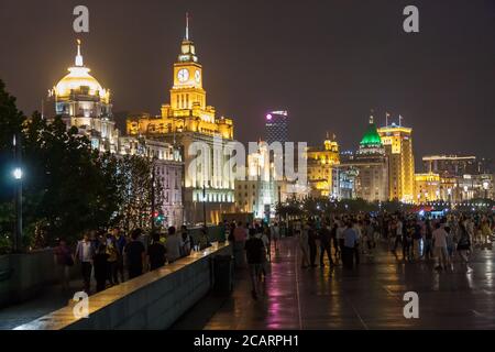 Vista notturna del Bund a Puxi, Shanghai, Cina Foto Stock
