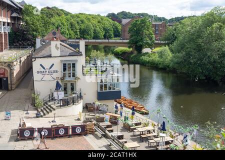 The Boat Club e River Wear da Elvet Bridge, Durham, County Durham, Inghilterra, Regno Unito Foto Stock