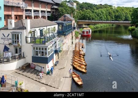 The Boat Club e River Wear da Elvet Bridge, Durham, County Durham, Inghilterra, Regno Unito Foto Stock