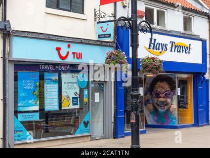 Hay's & Tui Travel Shops, Newgate, Bishop Auckland, County Durham, Inghilterra, Regno Unito Foto Stock