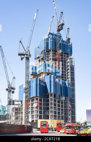Costruzione del Park Hyatt Hotel, Nine Elms Lane, St George Wharf, Vauxhall, London Borough of Lambeth, Greater London, Regno Unito Foto Stock
