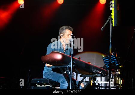 Italia. 8 agosto 2019. Daniele Silvestri vive a Treviso 2020 al festival Suoni di Marca. (Foto di Denis Ulliana/Pacific Press) Credit: Pacific Press Media Production Corp./Alamy Live News Foto Stock