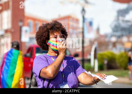 Milton, Stati Uniti. 8 agosto 2020. Circa 100 persone hanno partecipato al Milton Pride Rally. La i Am Alliance ha organizzato l'evento dopo che un negozio di alimentari della zona ha pubblicato un cartello anti-maschera che ha accusato la comunità LGBTQ di diffondere COVID-19. (Foto di Paul Weaver/Pacific Press) Credit: Pacific Press Media Production Corp./Alamy Live News Foto Stock