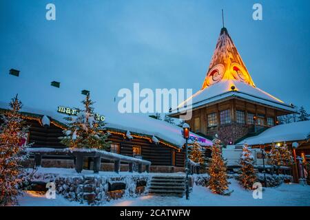 Villaggio di Babbo Natale a Rovaniemi, in inverno. Foto Stock