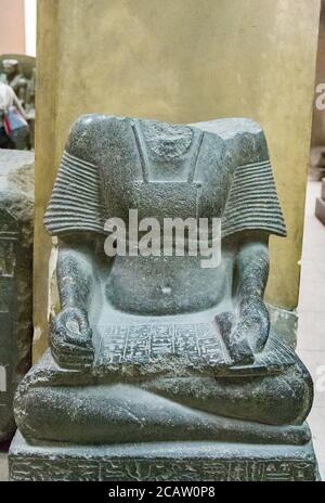 Egitto, Cairo, Museo Egizio, statua di Herihor come uno scriba, dalla cachette Karnak. Foto Stock