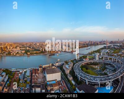 L'immagine aerea del ponte di Nanpu al tramonto. Foto Stock