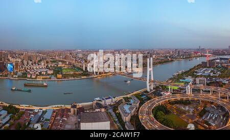 L'immagine aerea del ponte di Nanpu al tramonto. Foto Stock