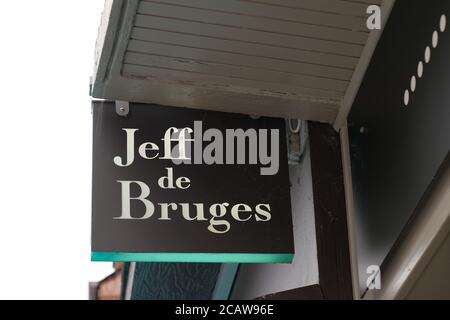 Bordeaux , Aquitaine / Francia - 08 04 2020 : il logo jeff de bruges e il cartello di testo davanti al negozio di cioccolato francese caramelle al cioccolato fabbricato in Belgio Foto Stock