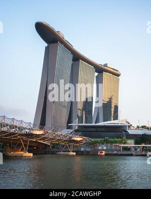 Singapore - 09 Novembre 2020: Lo skyline iconico di Singapore, con il Sands Resort, il Museo ArtScience, il quartiere Centrale degli Affari. Foto Stock