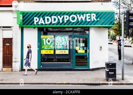 Ufficio scommesse Paddy Power a Green Lanes, Harringay, Londra del Nord, Regno Unito Foto Stock