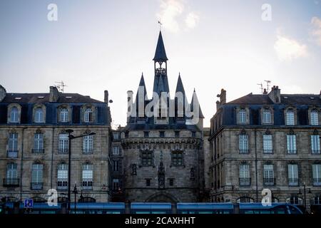 La Porte Cailhau o Porte du Palais è una ex porta della città di Bordeaux, Francia Foto Stock