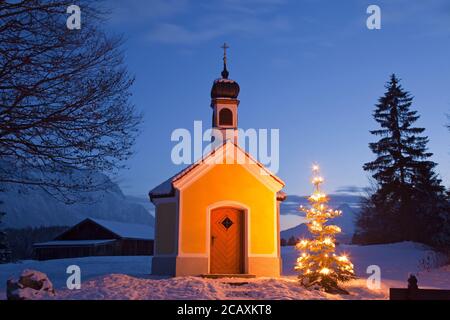 Geografia / viaggio, Germania, Baviera, Kruen, albero di Natale fuori della band Mary Rest a Kruen, Additional-Rights-Clearance-Info-Not-Available Foto Stock