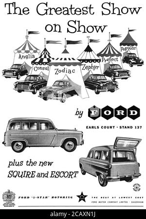 1955 pubblicità britannica per automobili Ford al Salone dell'automobile di Earls Court. Foto Stock