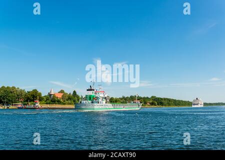 Reiger Schiffsverkehr im Nord-Ostsee-Kanal einem der meistbefahrenen künstlichen Wasserstraßen der Welt Foto Stock