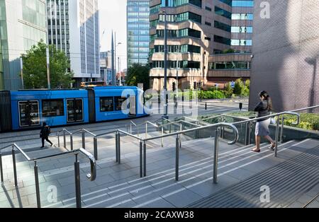 Un tram metropolitano delle West Midlands a Colmore Circus, Birmingham, Regno Unito Foto Stock