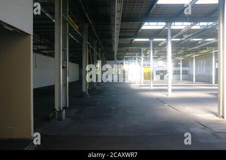 Abbandonato magazzino industriale edificio in vecchio parco industriale chiamato Hembrug Nei Paesi Bassi Foto Stock