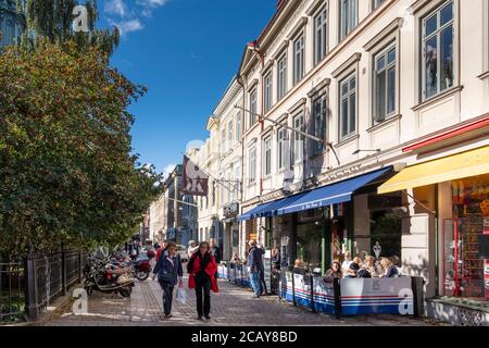 Persone e caffè in centro, Goteborg, Svezia Foto Stock