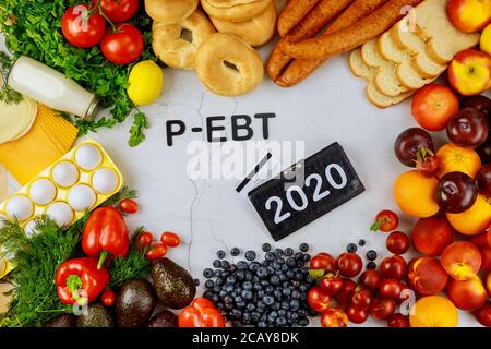 Varietà di cibo per il pranzo scolastico durante la guardia. Di 2020. Foto Stock