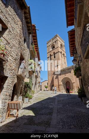 Ainsa borgo medievale nella provincia di Huesca, Spagna Foto Stock