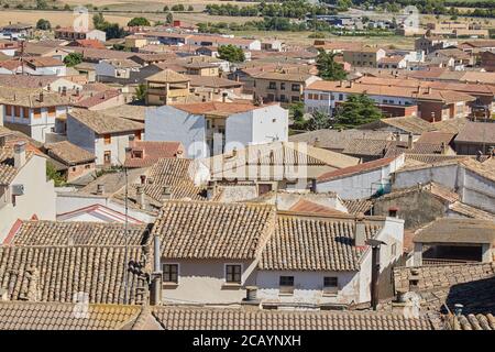 Urbanscape del villaggio di Almudevar nella provincia di Huesca, Spagna Foto Stock