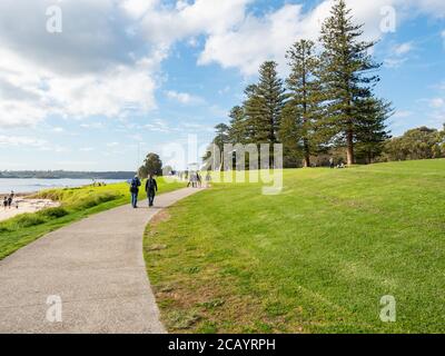Sydney NSW Australia 9 Luglio 2020 - Monument Track in Kurnell in un pomeriggio invernale soleggiato Foto Stock