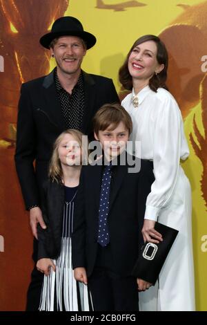 LOS ANGELES - MAGGIO 18: Renn Hawkey, Gytta Lubov Hawkey, Fynn Hawkey, vera Farmiga alla prima 'Godzilla: Re dei mostri' al TCL Chinese Theatre IMAX il 18 Maggio 2019 a Los Angeles, CA Foto Stock