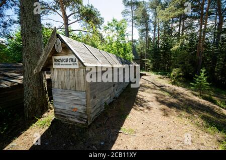 La recinzione in legno del monastero sull'isola di Kiy. Russia, regione di Arkhangelsk, Onega Foto Stock