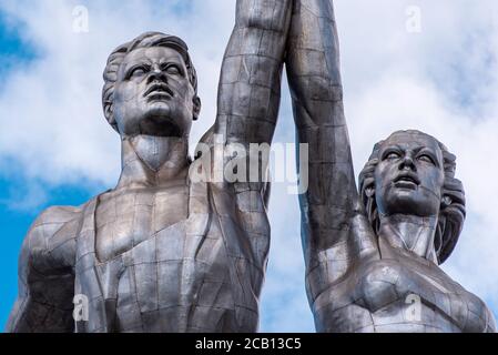 Monument Worker e Kolkhoz Donna o scultura di Rabochiy i Kolkhoznitsa a Mosca in Russia. Foto Stock