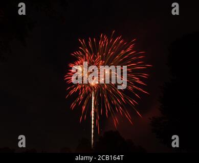 Il fuoco funziona con i modelli colorati che celebrano la felicità e la gioia Foto Stock