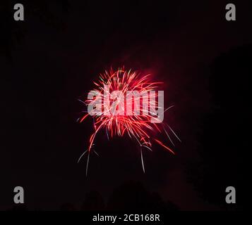 Il fuoco funziona con i modelli colorati che celebrano la felicità e la gioia Foto Stock