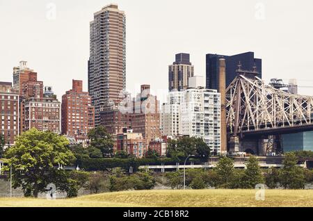 New York City East Side visto da Roosevelt Island, colore tonato immagine, Stati Uniti. Foto Stock