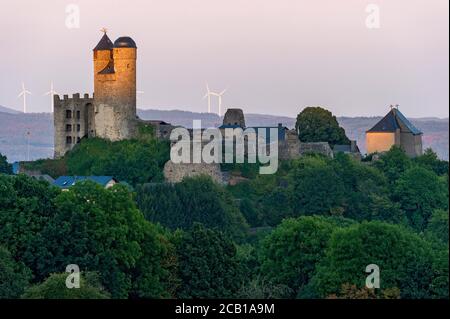 Rovine del castello medievale Greifenstein, Greifenstein, Dilltal, Westerwald, Geopark Westerwald-Lahn-Taunus, Assia, Germania Foto Stock