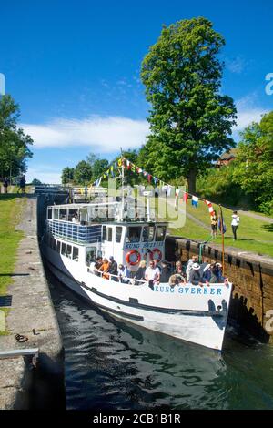 La vecchia barca passeggeri Kung Sverker in un blocco sul canale della Gota a Borenshult, Ostergotland, Svezia Foto Stock