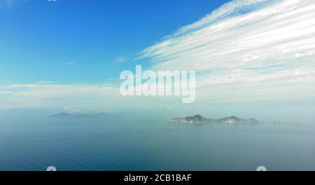 Changdao. 9 agosto 2020. La foto aerea del 9 agosto 2020 mostra lo scenario delle isole di Changdao, nella provincia di Shandong, nella Cina orientale. Credit: Wang Kai/Xinhua/Alamy Live News Foto Stock