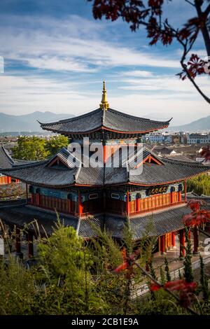 Pagoda Wangulou, Mufu Palace, Lijiang, nella provincia dello Yunnan in Cina, Asia, Asia, Asia orientale, Estremo Oriente Foto Stock