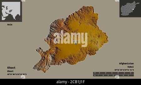 Forma di Khost, provincia dell'Afghanistan, e la sua capitale. Scala della distanza, anteprime ed etichette. Mappa di rilievo topografico. Rendering 3D Foto Stock