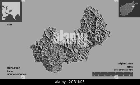 Forma del Nuristan, provincia dell'Afghanistan, e la sua capitale. Scala della distanza, anteprime ed etichette. Mappa elevazione bilivello. Rendering 3D Foto Stock