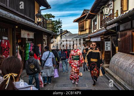 Via Sannenzaka, Higashiyama, Kyoto, Giappone Foto Stock