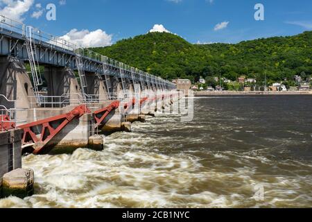 LOCK and Dam sul fiume Mississippi Foto Stock