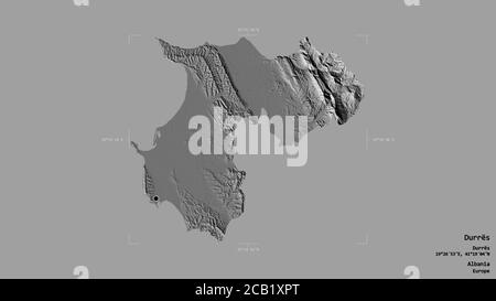 Area di Durrës, contea dell'Albania, isolata su uno sfondo solido in una scatola di delimitazione georeferenziata. Etichette. Mappa elevazione bilivello. Rendering 3D Foto Stock