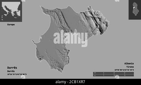 Forma di Durrës, contea dell'Albania, e la sua capitale. Scala della distanza, anteprime ed etichette. Mappa elevazione bilivello. Rendering 3D Foto Stock