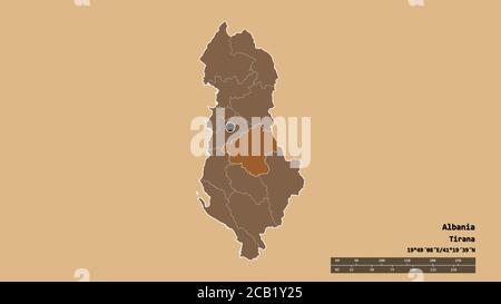 Forma desaturata dell'Albania con la sua capitale, la principale divisione regionale e la separata area Elbasan. Etichette. Composizione di texture con motivi. Re 3D Foto Stock